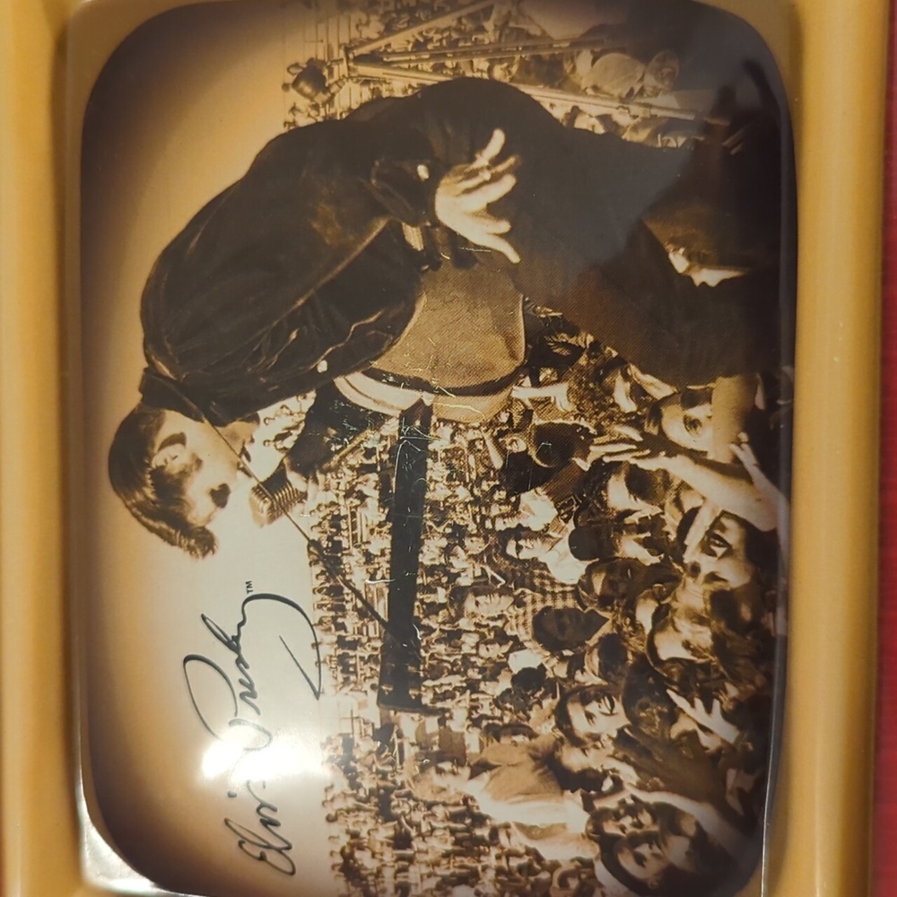 Elvis Presley TV tin tote - Picture 13 of 13